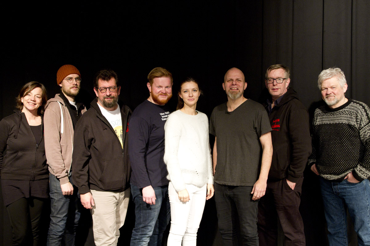 Mette Skogbakken, Krister Skadsdammen, Lars Ovlien, Sten Bjørge Skaslien Hansrud, Kathrine Kolgrov, Kjetil Foseid, Øivind Roos og Kjetil Hjerpset.